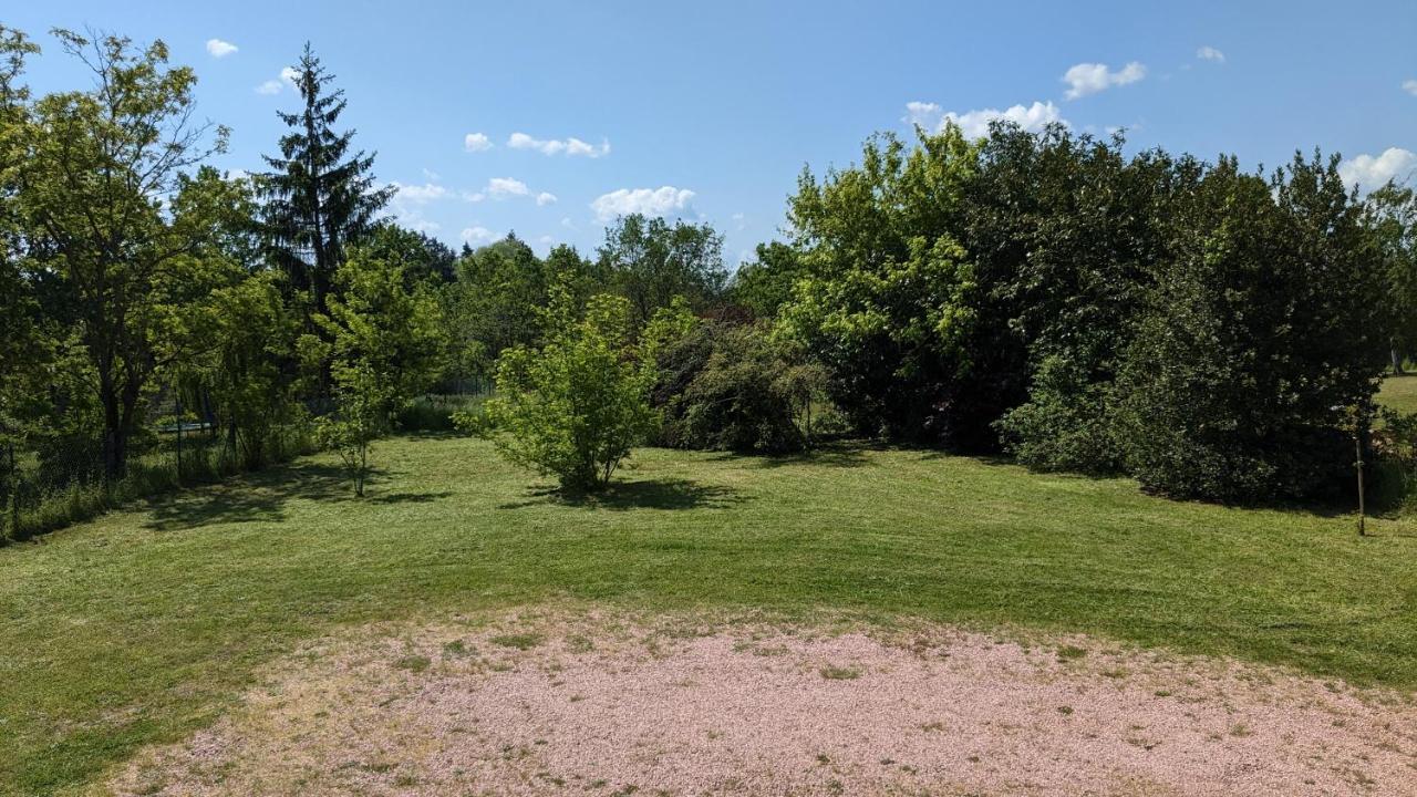Les Vignes Pierre Mornay-sur-Allier Exterior foto